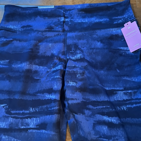 Womans Tek gear 1x nwt mid rise essentials capri - Picture 2 of 14
